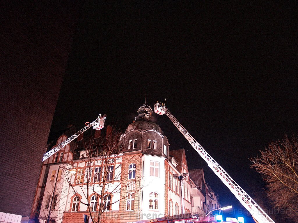 Feuer 3 Dachstuhlbrand Koeln Muelheim Gluecksburgstr P198.JPG